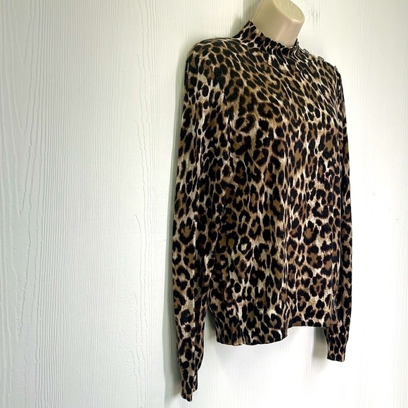J Crew - Cheetah Animal Print Mock Neck Button Shoulder Lightweight Sweater Med - Picture 3 of 12